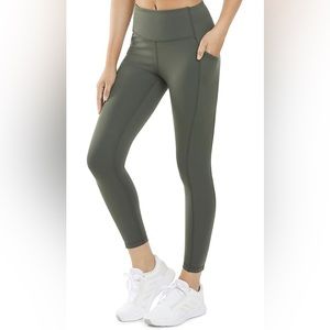Danskin Women's Sculpted 7/8 Length Legging Jungle Green